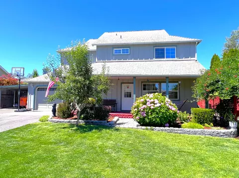 1812 Drury Ln, Grants Pass, OR 97527