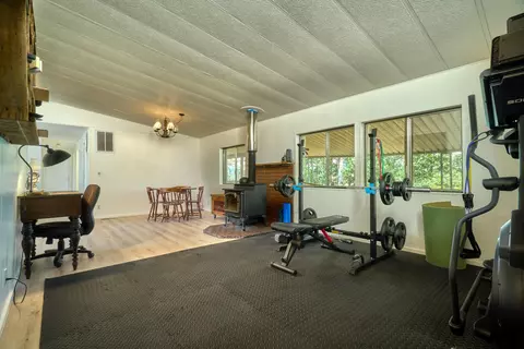 945 Leafwood Dr, Eagle Point, OR 97524 photo 7