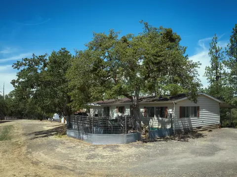 945 Leafwood Dr, Eagle Point, OR 97524 photo 25