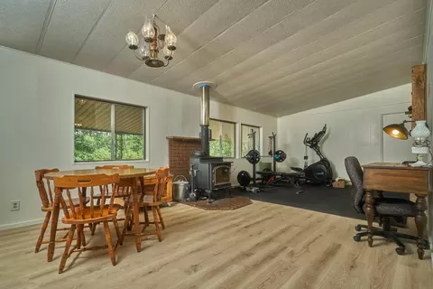 945 Leafwood Dr, Eagle Point, OR 97524 photo 8