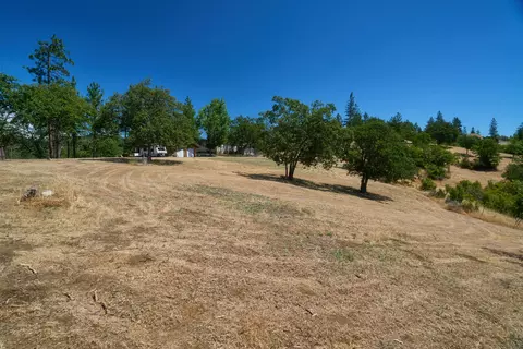 945 Leafwood Dr, Eagle Point, OR 97524 photo 34