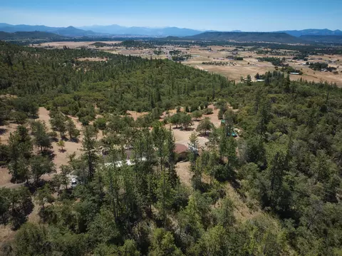 945 Leafwood Dr, Eagle Point, OR 97524 photo 39