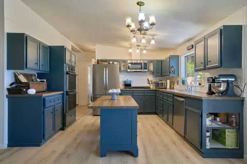 945 Leafwood Dr, Eagle Point, OR 97524 photo 12