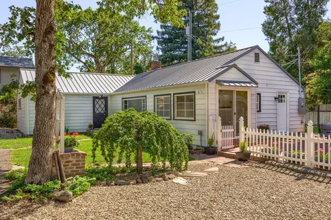 88 Oak Grove Rd, Medford, OR 97501