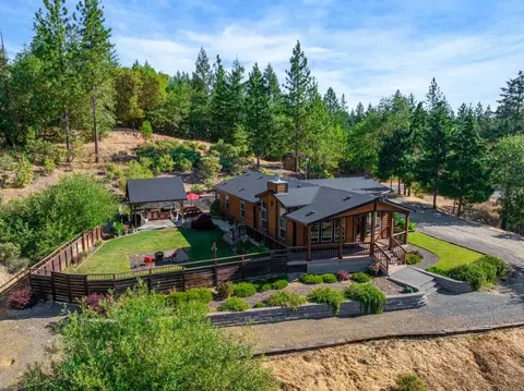 312 Stringer Gap Rd, Grants Pass, OR 97527