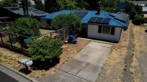 820 Glendale Ave, Ashland, OR 97520