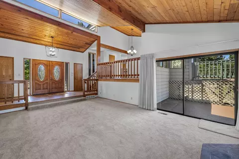 64586 Mcgrath Rd, Bend, OR 97701 photo 3