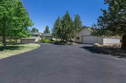 64586 Mcgrath Rd, Bend, OR 97701 photo 2