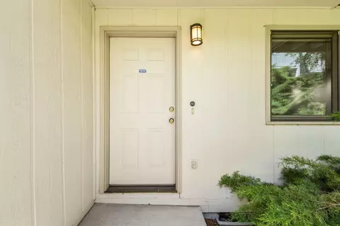 1050 NE Butler Market Rd # 19, Bend, OR 97701