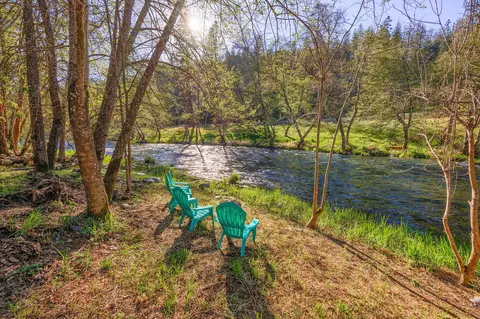 9658 Upper Applegate Rd, Jacksonville, OR 97530