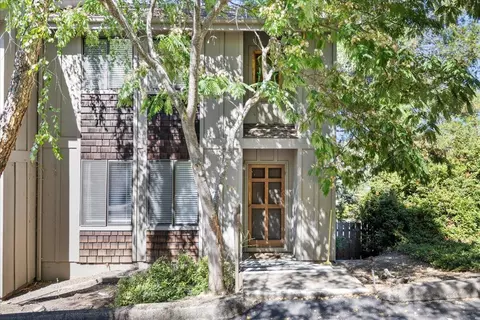 349 Ravenwood Pl, Ashland, OR 97520