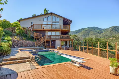 585 Thornton Way, Ashland, OR 97520