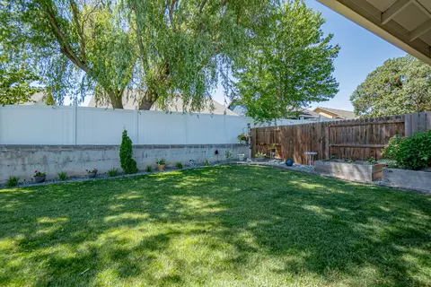 935 Stonewater Dr, Eagle Point, OR 97524 photo 24