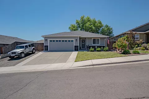935 Stonewater Dr, Eagle Point, OR 97524 photo 17