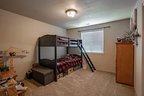 935 Stonewater Dr, Eagle Point, OR 97524 photo 12