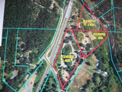 1313 Rockydale Rd, Cave Junction, OR 97523