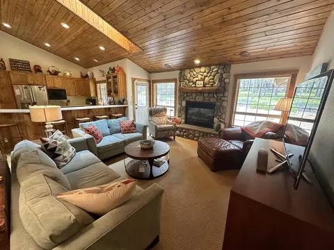 57733 Vine Maple Ln, Sunriver, OR 97707
