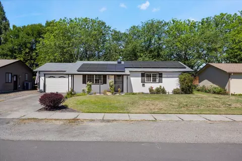 1818 Lillian St, Medford, OR 97501