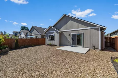 Exterior - 3107 NE Corona Ln, Bend, OR 97701 photo 7 of 7