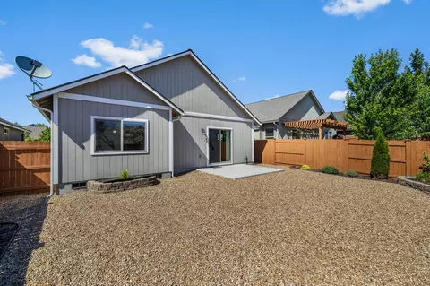 Exterior - 3107 NE Corona Ln, Bend, OR 97701 photo 6 of 7