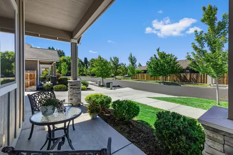 Exterior - 3107 NE Corona Ln, Bend, OR 97701 photo 3 of 7