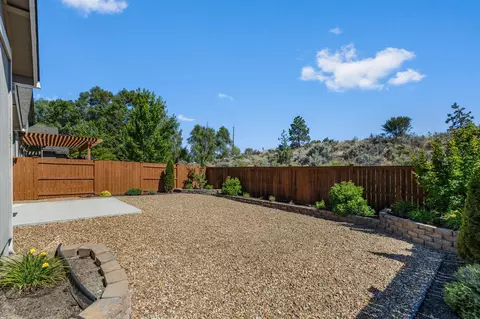 Exterior - 3107 NE Corona Ln, Bend, OR 97701 photo 5 of 7