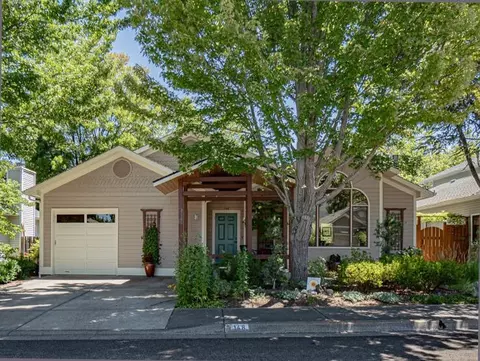 148 N Wightman St, Ashland, OR 97520