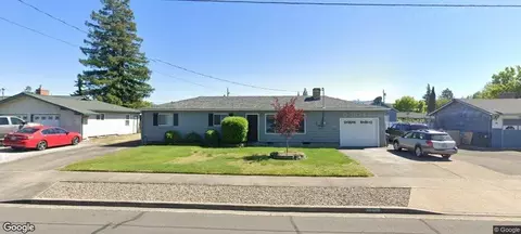 1730 Roberts Rd, Medford, OR 97504