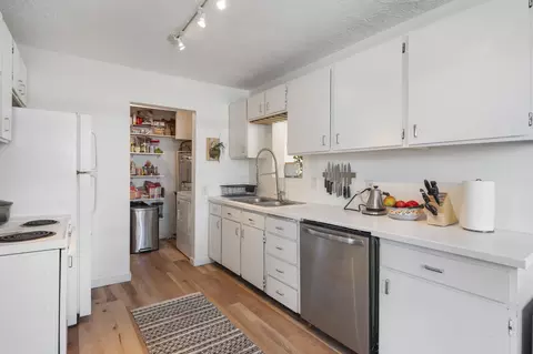 Kitchen - 455 NE Clay Ave, Bend, OR 97701 photo 2 of 2