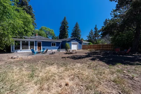 Exterior - 455 NE Clay Ave, Bend, OR 97701 photo 4 of 4