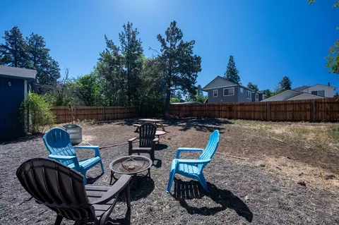 Exterior - 455 NE Clay Ave, Bend, OR 97701 photo 3 of 4