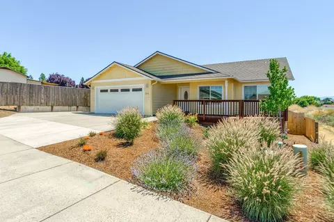 214 Barton Rd, Eagle Point, OR 97524