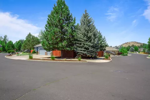 Exterior - 392 SE Soft Tail Loop, Bend, OR 97702 photo 16 of 16