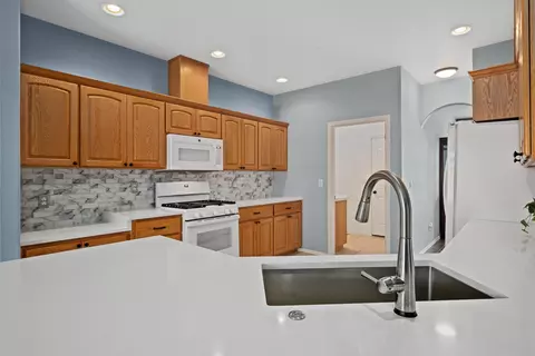 Kitchen - 392 SE Soft Tail Loop, Bend, OR 97702 photo 1 of 7