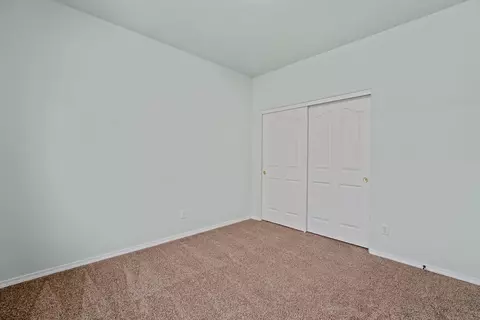Bedroom - 392 SE Soft Tail Loop, Bend, OR 97702 photo 5 of 7