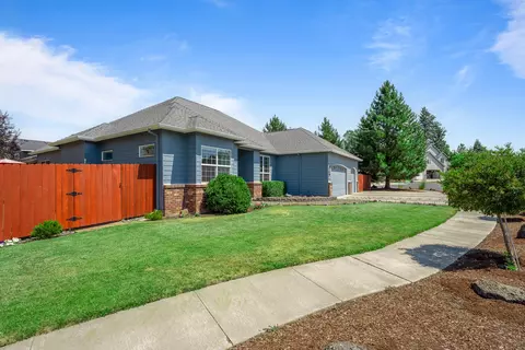 Exterior - 392 SE Soft Tail Loop, Bend, OR 97702 photo 2 of 16