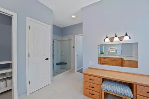 Bath - 392 SE Soft Tail Loop, Bend, OR 97702 photo 4 of 5