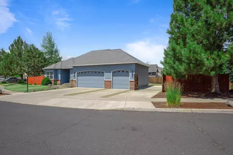Exterior - 392 SE Soft Tail Loop, Bend, OR 97702 photo 5 of 16