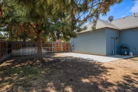 Exterior - 392 SE Soft Tail Loop, Bend, OR 97702 photo 10 of 16