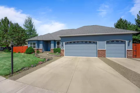Exterior - 392 SE Soft Tail Loop, Bend, OR 97702 photo 6 of 16