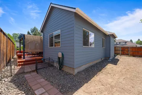 Exterior - 392 SE Soft Tail Loop, Bend, OR 97702 photo 13 of 16