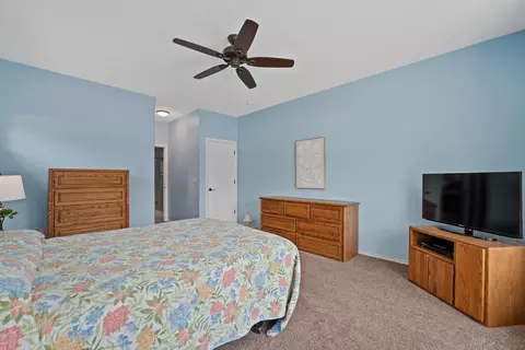 Bedroom - 392 SE Soft Tail Loop, Bend, OR 97702 photo 3 of 7