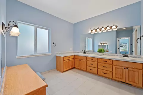 Bath - 392 SE Soft Tail Loop, Bend, OR 97702 photo 1 of 5