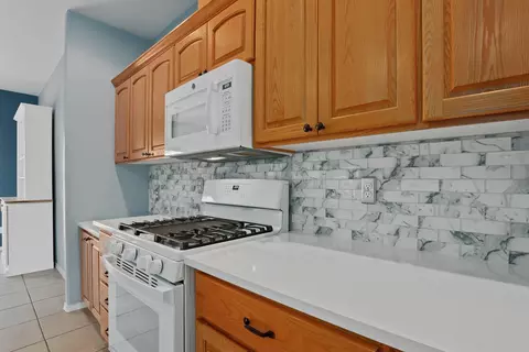 Kitchen - 392 SE Soft Tail Loop, Bend, OR 97702 photo 5 of 7