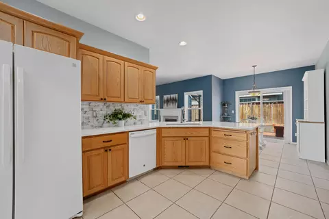 Kitchen - 392 SE Soft Tail Loop, Bend, OR 97702 photo 7 of 7