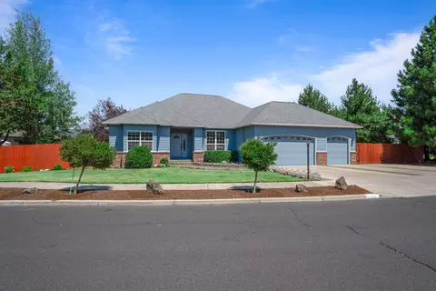 Exterior - 392 SE Soft Tail Loop, Bend, OR 97702 photo 3 of 16