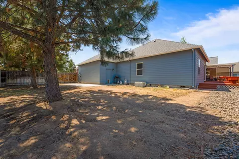Exterior - 392 SE Soft Tail Loop, Bend, OR 97702 photo 9 of 16