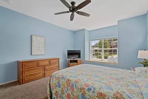Bedroom - 392 SE Soft Tail Loop, Bend, OR 97702 photo 2 of 7