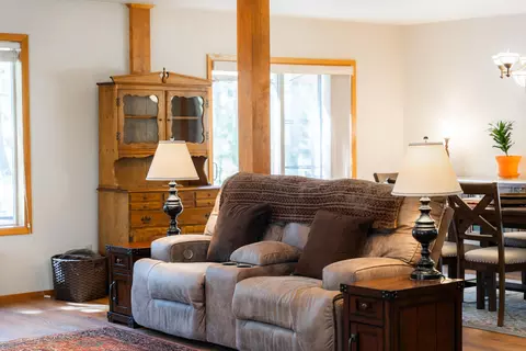 Living - 17697 Klamath Ln, Sunriver, OR 97707 photo 2 of 5