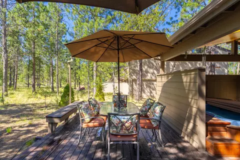 Exterior - 17697 Klamath Ln, Sunriver, OR 97707 photo 9 of 13